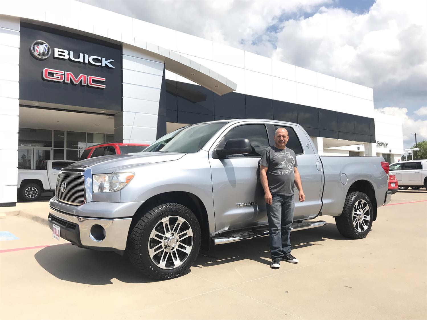 JOAQUIN, congratulations on your new 2012 TOYOTA TUNDRA! Thank you